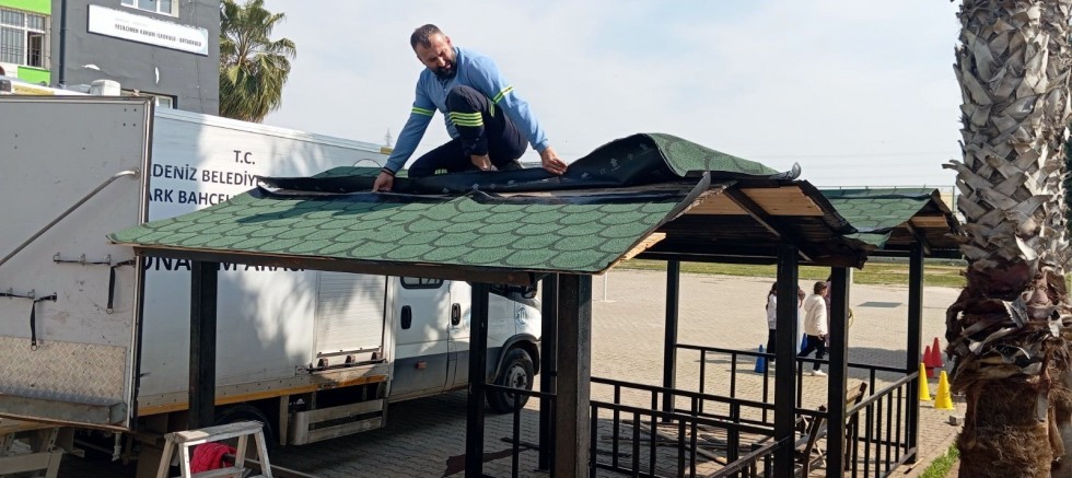 Akdeniz Belediyesi, Park ve Yeşil Alanlara Bakım Yapıyor