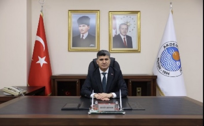 Akdeniz Kaymakamı ve Belediye Başkan V. Zeyit Şener'den 23 Nisan Kutlama Mesajı