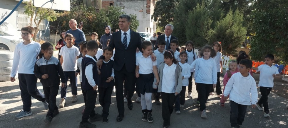 Akdeniz Kaymakamı ve Belediye Başkan V. Zeyit Şener’den Okul Ziyaretleri