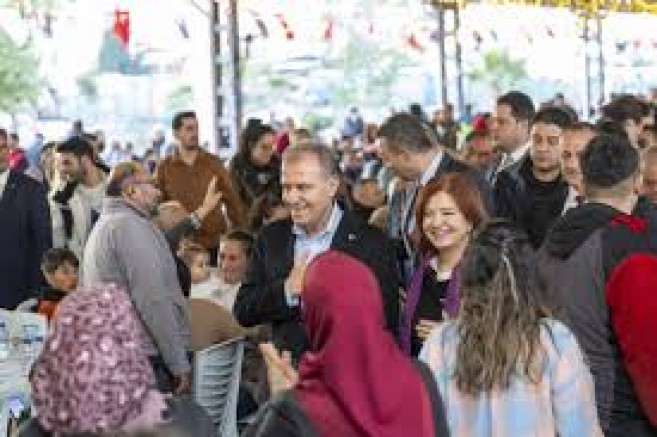 BAŞKAN SEÇER İLE MERAL SEÇER, ERDEMLİLERLE İFTAR SOFRASINDA BULUŞTU