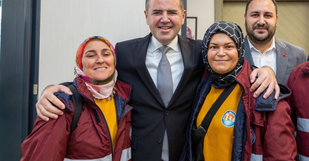 BAŞKAN TUNCER, BELEDİYE PERSONELİYLE BAYRAMLAŞTI