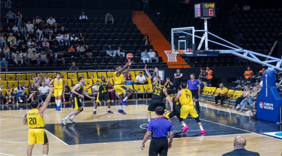 CARETTALAR EVİNDEKİ İLK MAÇTAN 87-82 SKORLA GALİBİYETLE AYRILDI