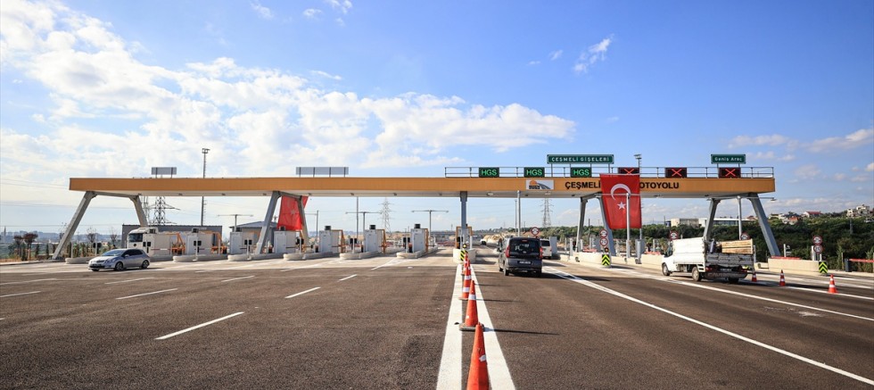 Mersin'de Çeşmeli-Taşucu Otoyolu'nun yapımı tamamlanan Kızkalesi kesimi trafiğe açıldı