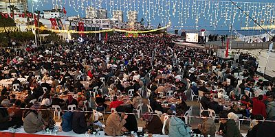 10 Bin Kişi Deniz Kenarında İftarda Buluştu