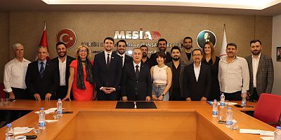 AKADEMİSİAD ÜYE KABULÜ VE ROZET TAKMA TÖRENİ GERÇEKLEŞTİ