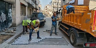 Akdeniz Belediyesi ilçenin kaldırım ve yollarını yenilemeyi sürdürüyor