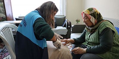 AKDENİZ BELEDİYESİ’NDEN 2025’TE 500 HANEYE “EVDE TEMİZLİK VE KİŞİSEL BAKIM” DESTEĞİ