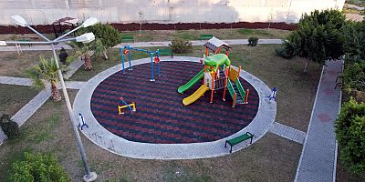 AKDENİZ BELEDİYESİ PARKLARI DAHA GÜVENLİ HALE GETİRİYOR