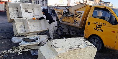 AKDENİZ’DE MOBİLYA, TEKSTİL VE HURDA ATIKLARIYLA MÜCADELE SÜRÜYOR