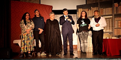 AKDENİZ’DE SOSYAL FARKINDALIK TİYATROSU “PEMBE ASLINDA SİYAHTIR”