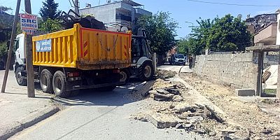 AKDENİZ'DE ZARAR GÖREN SOKAKLAR YENİLENİYOR