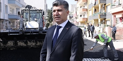 AKDENİZ KAYMAKAMI VE BELEDİYE BAŞKAN VEKİLİ ZEYİT ŞENER, YENİMAHALLE’DE ASFALTLAMA ÇALIŞMALARINI DENETLEDİ