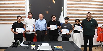 Başkan Abdullah Özyiğit, YKS ve LGS’de dereceye giren öğrencileri ödüllendirdi