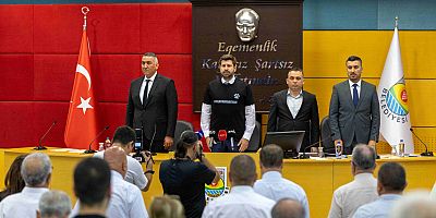 BAŞKAN BOLTAÇ' TAN SOKAK HAYVANLARI YASASINA TİŞÖRTLÜ TEPKİ