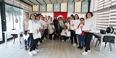 BAŞKAN BOZDOĞAN'DAN KADINLARIN YANINDAYIZ MESAJI: HALK OYUNLARI KURSU SERTİFİKALARI SAHİPLERİNİ BULDU