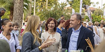 BAŞKAN SEÇER VE MERAL SEÇER 'MERSİN DOKUMALARI KIYAFET SERGİSİ'NE KATILDI