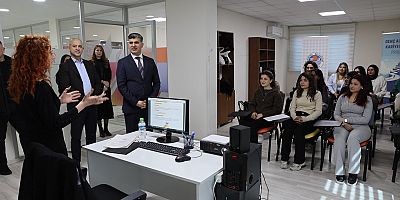 Başkan V. Şener, Seyahat ve Konaklama Hizmetleri Kursiyerlerini Ziyaret Etti