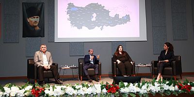 Bugün Odamız ev sahipliğinde düzenlenen “İlaç ve Eczacılığın Bugünü ve Geleceği” konulu panel, mesleğimizin farklı yönlerini ele alan değerli katkılarla gerçekleşti.