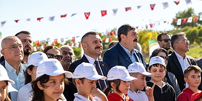 BÜYÜKŞEHİR BELEDİYESİNİN PROJELENDİRDİĞİ VE TOROSLAR BELEDİYESİ’NİN KATKISIYLA DEFNE KORULUĞU AÇILDI