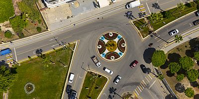 BÜYÜKŞEHİR’DEN TARSUS’UN DOĞU VE BATI GİRİŞ NOKTALARINDA PEYZAJ ÇALIŞMASI…