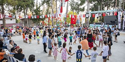 BÜYÜKŞEHİR EKİPLERİ, İLÇELERDE YAZ AKŞAMLARINA RENK KATIYOR