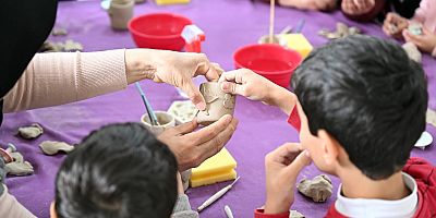 BÜYÜKŞEHİR’İN KADIN VE ÇOCUK ATÖLYELERİ ANNE VE ÇOCUKLARA İYİ GELİYOR