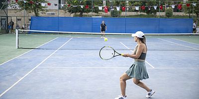 BÜYÜKŞEHİR’İN KORTLARINDA ZAFER COŞKUSU ŞAMPİYONLUKLA TAÇLANDI