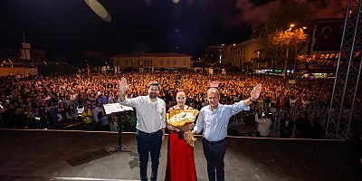 CANDAN ERÇETİN COŞKUSU TARSUS FESTİVALİ'NE DAMGA VURDU