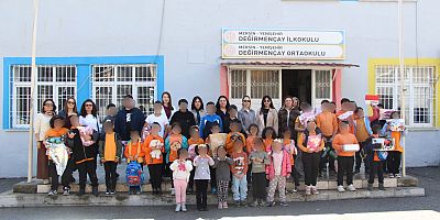 ÇOCUKLAR DİLEK AĞACI HEDİYELERİYLE BULUŞTU