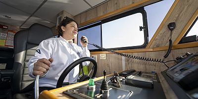 DENİZLERİN KADIN KAPTANI CİNSİYET ALGILARINI BİR BİR YIKIYOR