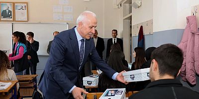 “HAYDİ GENÇLER, KOŞARAK ÜNİVERSİTEYE!”