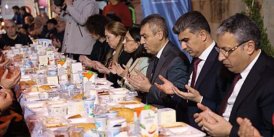 Kiremithane’de Birlik Sofrası, Mersin Protokolü Vatandaşlarla İftar Yaptı