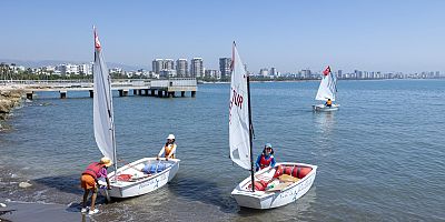 MERSİN’DE YELKEN TUTKUNLARININ DENİZLE BULUŞTUĞU NOKTA: BABİL SU SPORLARI MERKEZİ