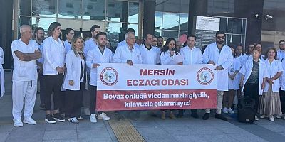 Mersin Eczacılar Odası’ndan beyaz önlük eylemi: “Beyaz önlüğümüzden vazgeçmeyeceğiz”