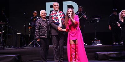 Mezitli’de demokrasi konseri