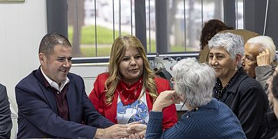 MEZİTLİ’DE KADINLAR ÜRETİYOR, GÜÇLENİYOR; BAŞKAN TUNCER KURSİYERLERLE BULUŞTU