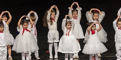  MEZİTLİ’DE MİNİKLERDEN BÜYÜK CUMHURİYET COŞKUSU!