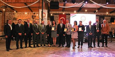 ÖMRÜNÜ ADALET MÜCADELESİNE ADAYAN AVUKATLARA ONUR PLAKETİ