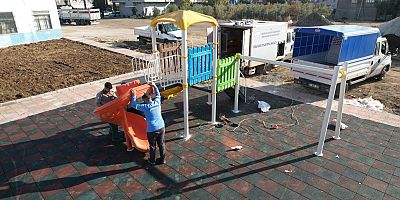 ŞAKİR GÜLMEN MAHALLESİ PARKI BAŞTAN SONA YENİLENDİ