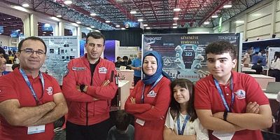 SELÇUK BAYRAKTAR VE ALPER GEZERAVCI TEKNOFEST 2024'TE YARIŞAN TAKIMLARIMIZI ZİYARET ETTİ