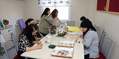 Sessiz Dünyasını Renklerle Dillendirdi, İşitme Engelli Sinem'in İlham Veren Başarısı