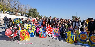 TARSUS’TA YÜZLERCE UÇURTMA GÖKYÜZÜNDE SÜZÜLDÜ