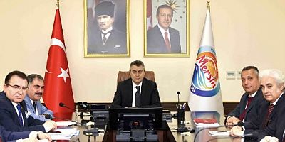 VALİMİZ SAYIN ATİLLA TOROS BAŞKANLIĞINDA, VALİ YARDIMCILARI VE KAYMAKAMLARIN KATILIMIYLA DEĞERLENDİRME VE KOORDİNASYON                                                 TOPLANTISI GERÇEKLEŞTİRİLDİ