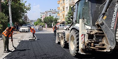 TOROSLAR BELEDİYESİ, İLÇENİN DÖRT BİR YANINDA YOLLARI YENİLİYOR