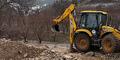 TOROSLAR BELEDİYESİ KIRSALDA ULAŞIM GÜVENLİĞİNİ ARTIRIYOR