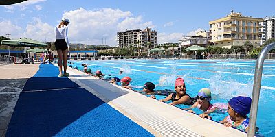 TOROSLAR’DA 2 BİN 500 ÇOCUK YÜZME ÖĞRENDİ