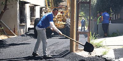 TOROSLAR’DA ASFALT BAKIM ÇALIŞMALARI ARALIKSIZ SÜRÜYOR