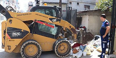 TOROSLAR’DA ÇÖP EVE TEMİZLİK OPERASYONU