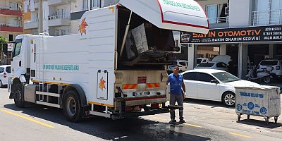 TOROSLAR’DA ÇÖP KONTEYNERLERİ YERİNDE YIKANARAK DEZENFEKTE EDİLİYOR