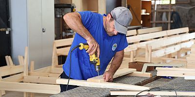 TOROSLAR’DA İHTİYAÇLAR BELEDİYE ATÖLYELERİNDE ÜRETİLİYOR